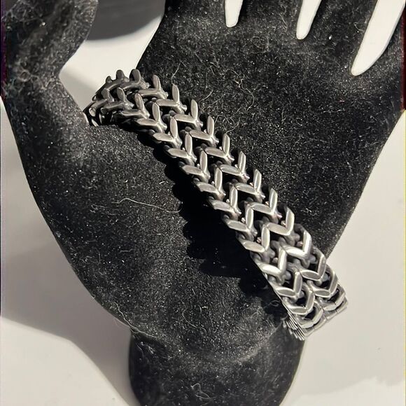 Dark Silver Tone Metal Bracelet with Magnetic Closure - Picture 8 of 11